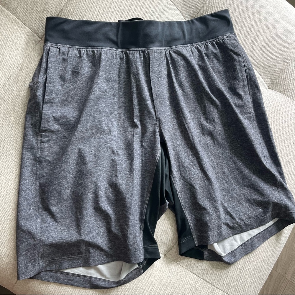 Lululemon T.H.E. Short Linerless 11" men’s size L grey/blk nice clean 👏
